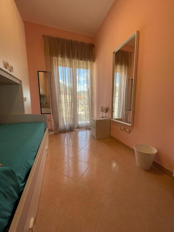 ספרלונגה Casa Mediterranea: Appartamento Vista Mare A Soli 200M Dalla Spiaggia מראה חיצוני תמונה